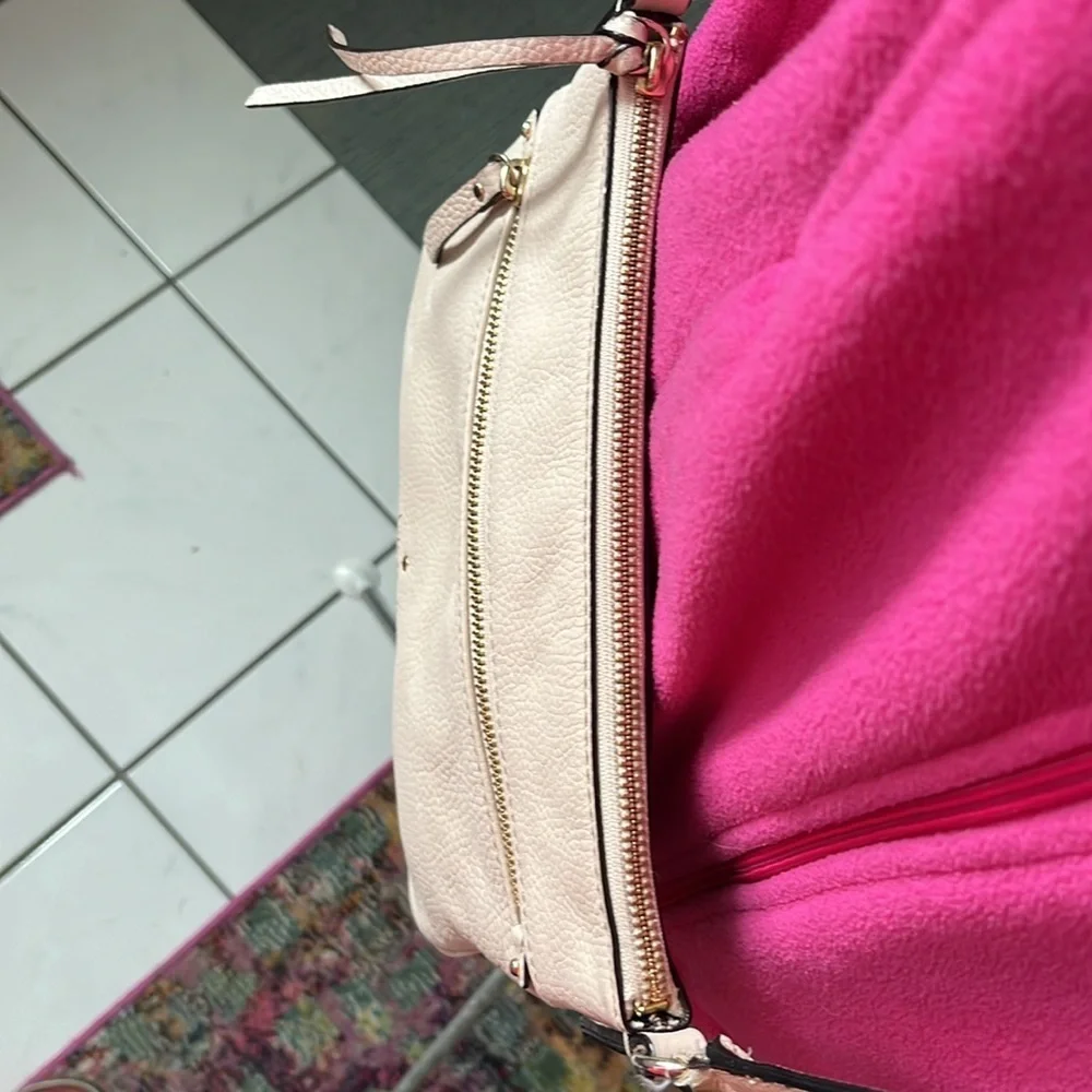 Kate Spade   Crossbody bag  beige  GUC  genuine leather pebbled    Every day bag